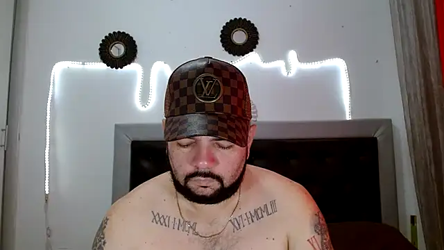 Snapshot of perverseveteranmanxxx chatting on September 20, 1:49 pm perverseveteranmanxxx online show from September 20, 1:49 pm