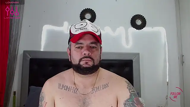 Snapshot of perverseveteranmanxxx chatting on October 15, 9:12 pm perverseveteranmanxxx online show from October 15, 9:12 pm
