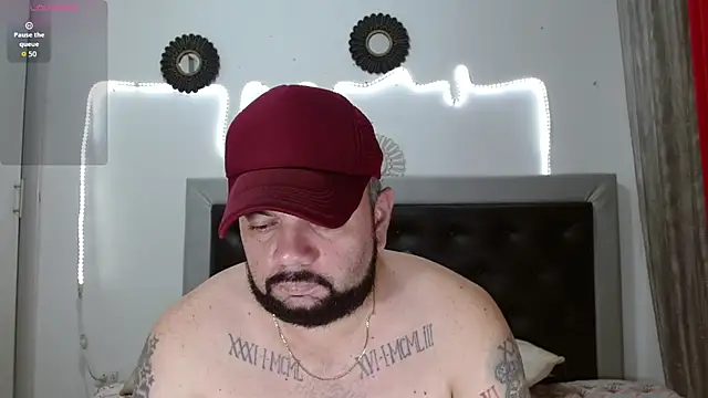 Snapshot of perverseveteranmanxxx chatting on November 15, 5:44 am perverseveteranmanxxx online show from November 15, 5:44 am