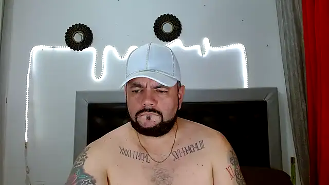 Snapshot of perverseveteranmanxxx chatting on September 23, 2:29 am perverseveteranmanxxx online show from September 23, 2:29 am