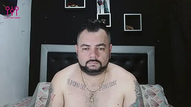 Snapshot of perverseveteranmanxxx chatting on February 25, 10:31 pm perverseveteranmanxxx online show from February 25, 10:31 pm