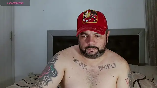 Snapshot of perverseveteranmanxxx chatting on June 11, 10:51 pm perverseveteranmanxxx online show from June 11, 10:51 pm