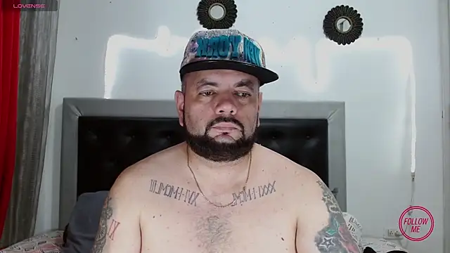 Snapshot of perverseveteranmanxxx chatting on November 5, 12:03 am perverseveteranmanxxx online show from November 5, 12:03 am