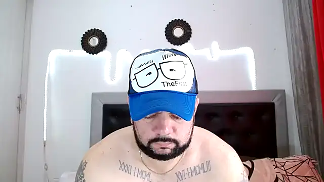 Snapshot of perverseveteranmanxxx chatting on October 8, 2:40 pm perverseveteranmanxxx online show from October 8, 2:40 pm