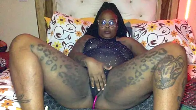 creamyamber online show from April 8, 1:40 am