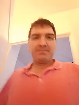 Snapshot of oncle33 chatting on June 4, 6:23 pm oncle33 online show from June 4, 6:23 pm