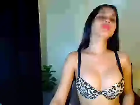Snapshot of Adrianahearth chatting on June 18, 10:31 am Adrianahearth online show from June 18, 10:31 am