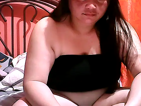 Snapshot of xsweetlover69x chatting on May 19, 7:10 pm xsweetlover69x online show from May 19, 7:10 pm