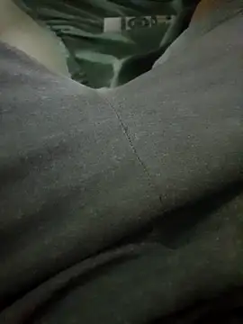 Snapshot of Sensuallovee80 chatting on July 1, 10:32 pm Sensuallovee80 online show from July 1, 10:32 pm
