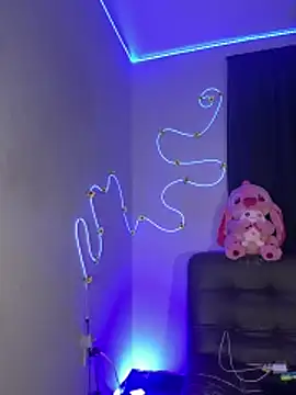 Snapshot of violeta_E_ chatting on June 7, 4:07 am violeta E online show from June 7, 4:07 am
