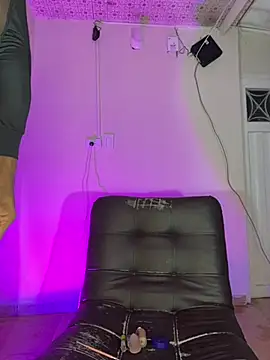 Snapshot of violeta_E_ chatting on June 21, 4:18 am violeta E online show from June 21, 4:18 am
