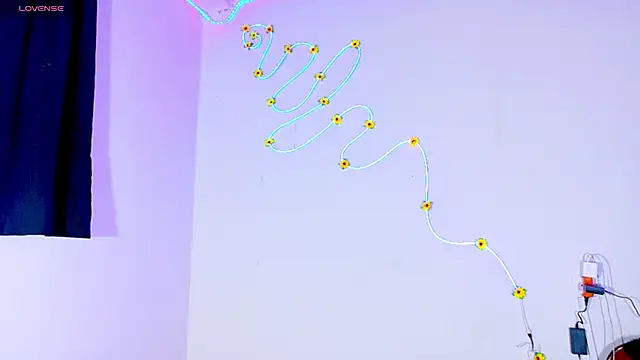 Snapshot of violeta_E_ chatting on May 15, 4:32 am violeta E online show from May 15, 4:32 am