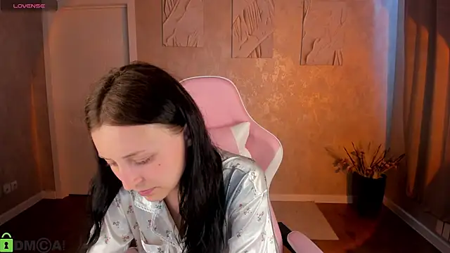 Snapshot of Tracey_Gill chatting on June 16, 9:09 am Tracey Gill online show from June 16, 9:09 am