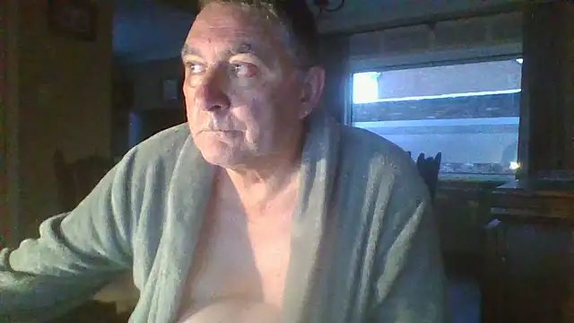 Snapshot of edje59a chatting on January 10, 7:25 am edje59a online show from January 10, 7:25 am