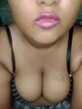 Snapshot of Rishwana77 chatting on May 17, 4:51 pm Rishwana77 online show from May 17, 4:51 pm