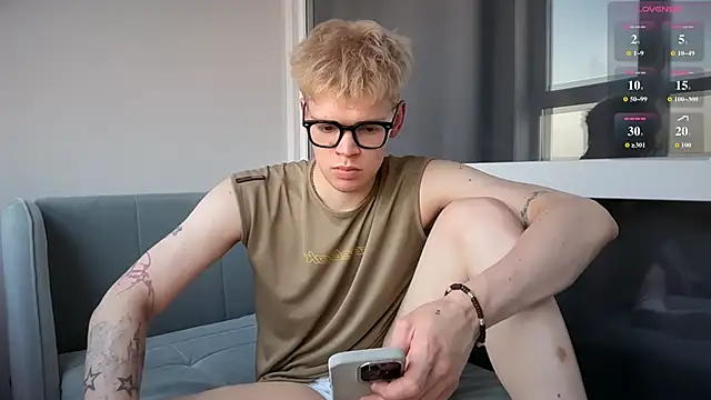 Snapshot of kevin_jess chatting on May 19, 2:13 pm kevin jess online show from May 19, 2:13 pm