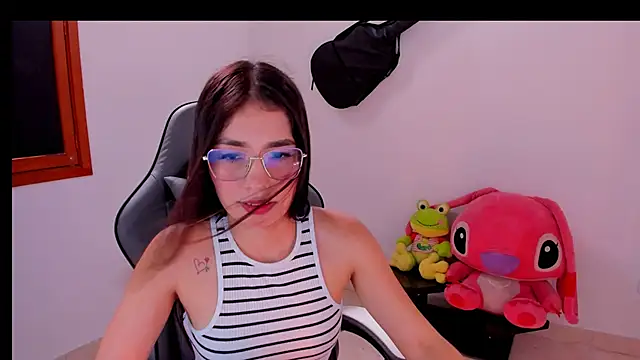 Scarleth Ferrec online show from May 20, 6:49 pm