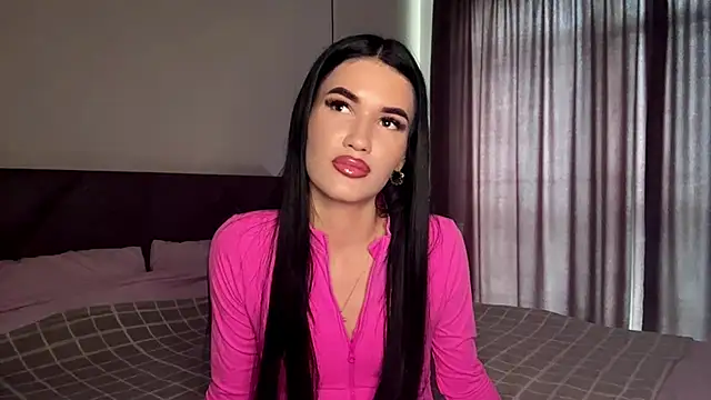 Snapshot of KarieEgge chatting on June 4, 3:28 pm KarieEgge online show from June 4, 3:28 pm