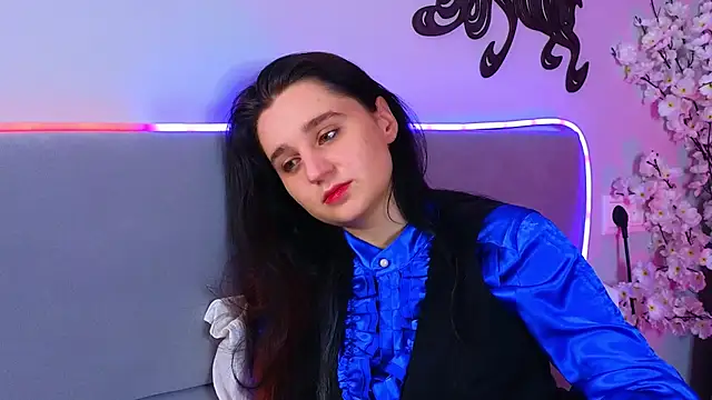ReynaEdge online show from May 26, 9:29 am