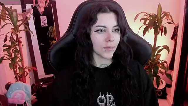 MissCharlottte 18 online show from June 12, 4:43 am