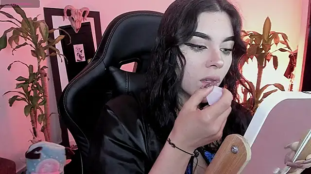 MissCharlottte 18 online show from June 25, 3:15 am