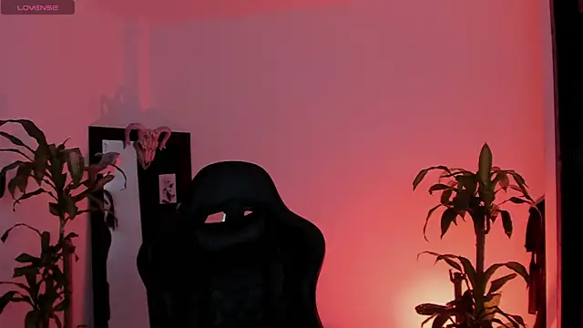 MissCharlottte 18 online show from June 19, 4:07 am