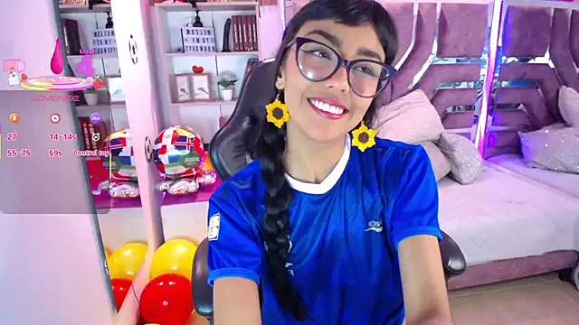 Snapshot of Violett_Gardenn chatting on June 15, 11:21 am Violett Gardenn online show from June 15, 11:21 am