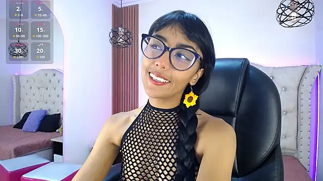 Snapshot of Violett_Gardenn chatting on May 29, 7:53 pm Violett Gardenn online show from May 29, 7:53 pm