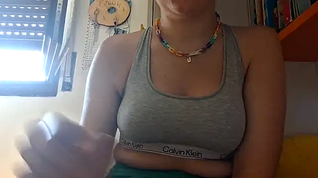 Snapshot of Foxyyy69 chatting on July 6, 8:43 am Foxyyy69 online show from July 6, 8:43 am
