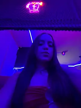 inefavel        online show from May 12, 11:55 pm