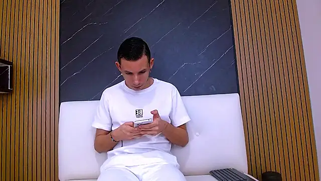 Isak Berekoa online show from June 26, 11:05 am
