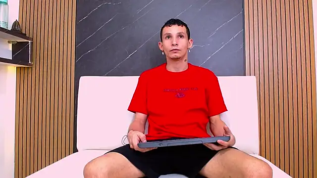 Isak Berekoa online show from June 2, 11:32 am