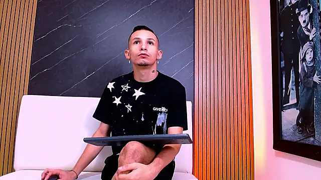 Isak Berekoa online show from June 6, 10:53 am