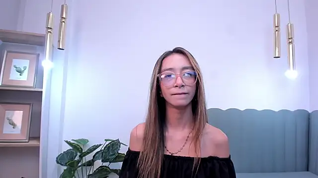 HannaCarttier  online show from June 26, 12:11 pm
