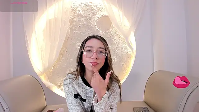 HannaCarttier  online show from June 16, 12:27 pm