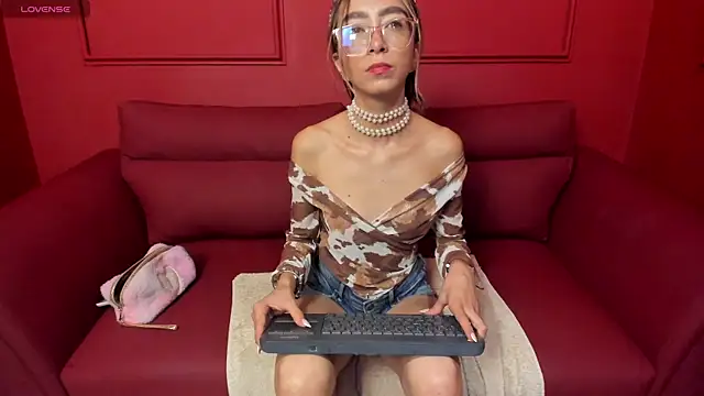 HannaCarttier  online show from May 30, 12:55 pm