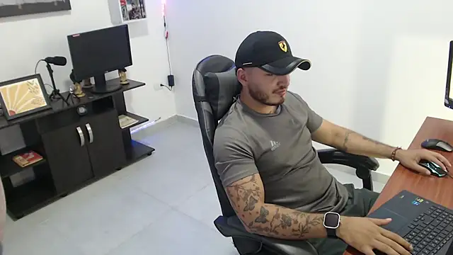 Thiago 420 online show from June 1, 11:15 pm