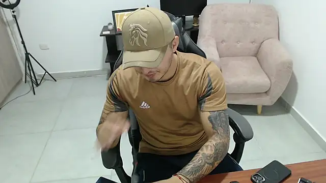 Thiago 420 online show from June 15, 11:15 pm