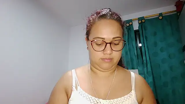 saramichell445734 online show from May 23, 2:21 am