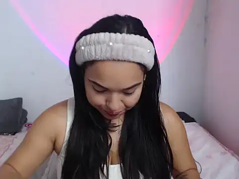 Snapshot of Adaraa_garcia03 chatting on May 29, 2:34 pm Adaraa garcia03 online show from May 29, 2:34 pm