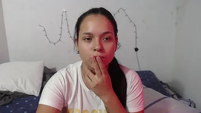 Snapshot of Adaraa_garcia03 chatting on June 10, 2:18 pm Adaraa garcia03 online show from June 10, 2:18 pm
