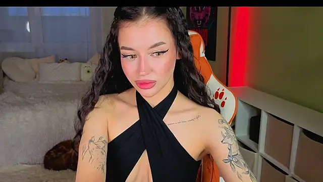 Regina Amour online show from May 27, 6:48 pm