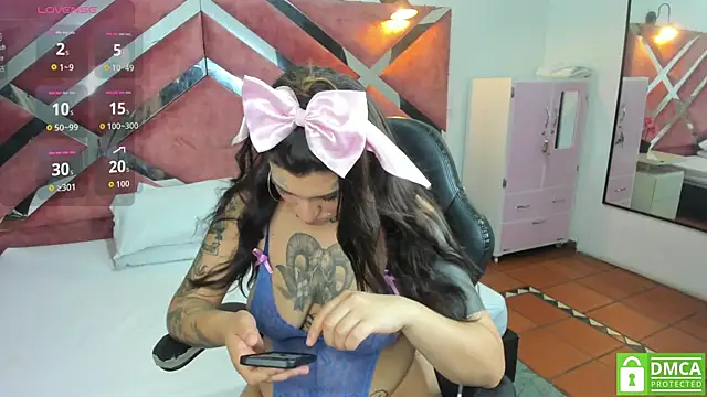 Snapshot of MiaInk_ chatting on June 11, 7:22 pm MiaInk online show from June 11, 7:22 pm