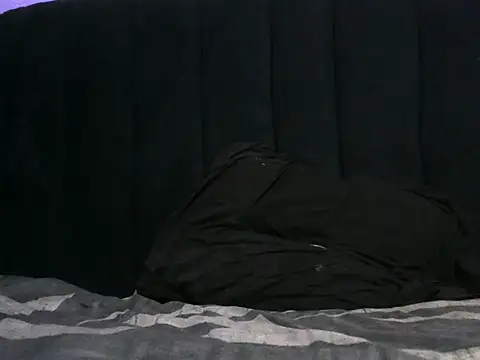 Snapshot of Nude-Deen chatting on June 6, 10:59 pm Nude-Deen online show from June 6, 10:59 pm
