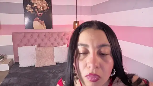 lia valentino online show from June 19, 3:23 am