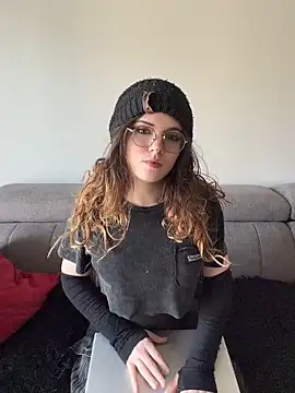 cutypiefull online show from May 12, 10:38 pm