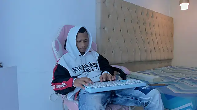 Snapshot of Supreme_Badboy chatting on June 11, 2:53 am Supreme Badboy online show from June 11, 2:53 am