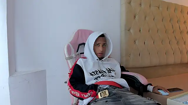 Snapshot of Supreme_Badboy chatting on June 28, 4:13 pm Supreme Badboy online show from June 28, 4:13 pm
