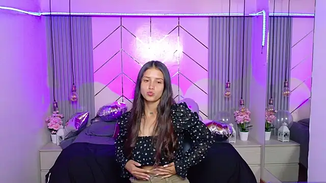 Snapshot of Sofysoul chatting on June 3, 8:35 pm Sofysoul online show from June 3, 8:35 pm