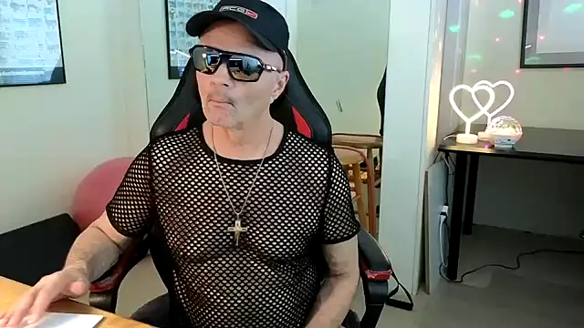 hotdadbod online show from February 10, 9:25 pm